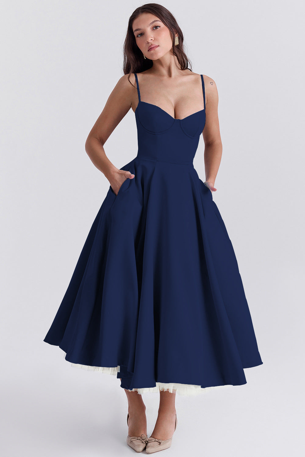 Elegancka sukienka maxi z tiulową spódnicą