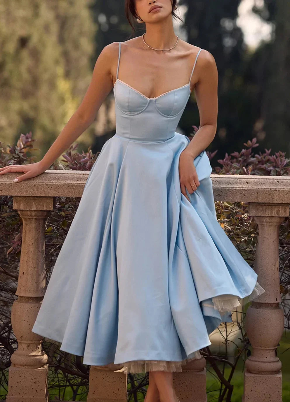 Elegancka sukienka maxi z tiulową spódnicą