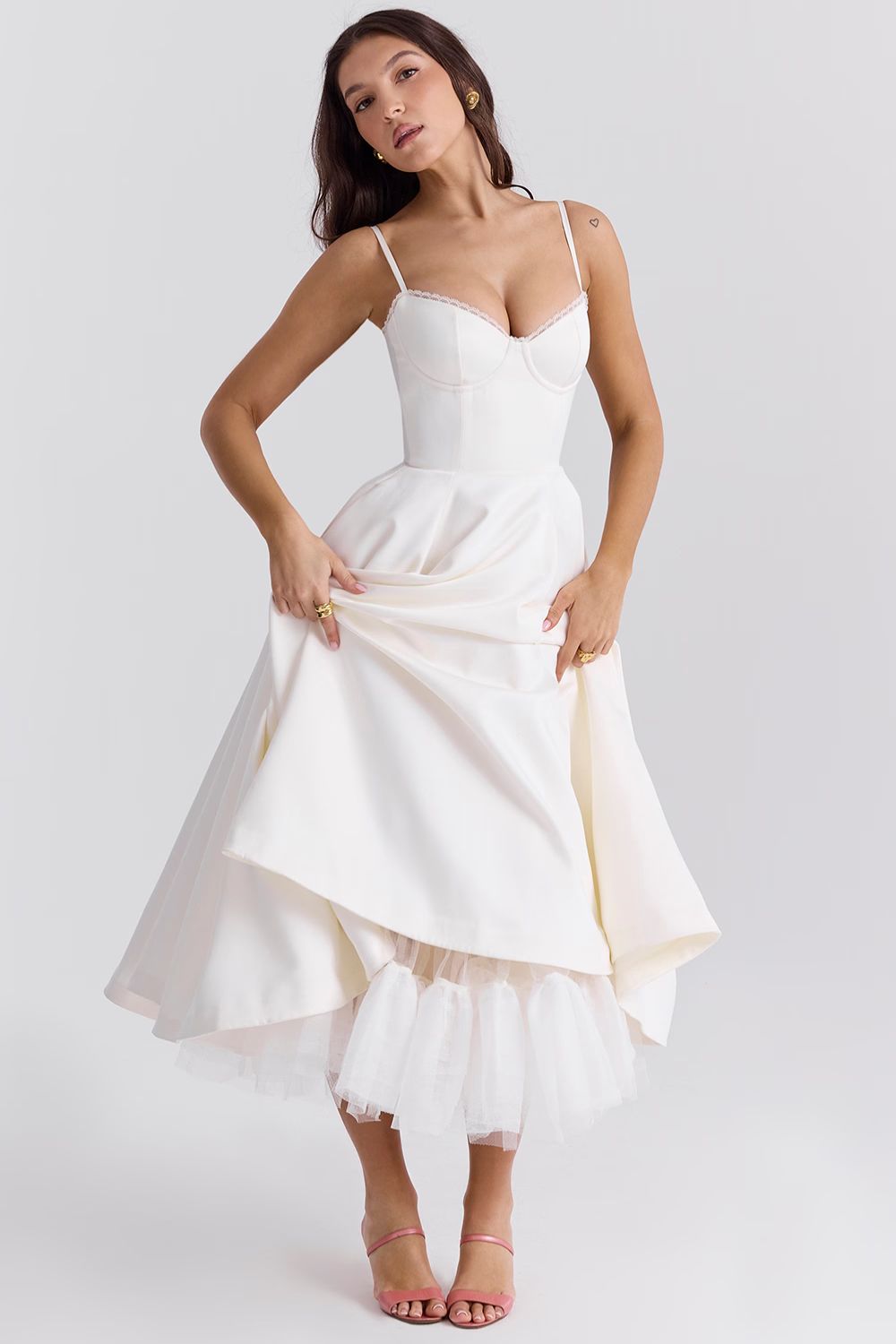 Elegancka sukienka maxi z tiulową spódnicą