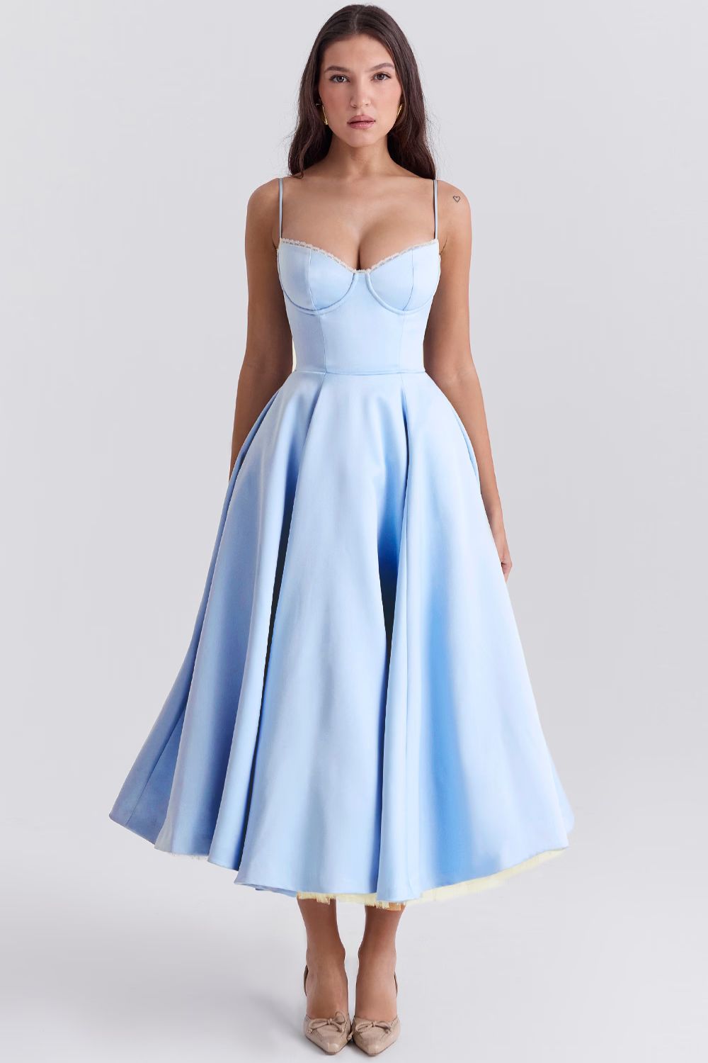 Elegancka sukienka maxi z tiulową spódnicą