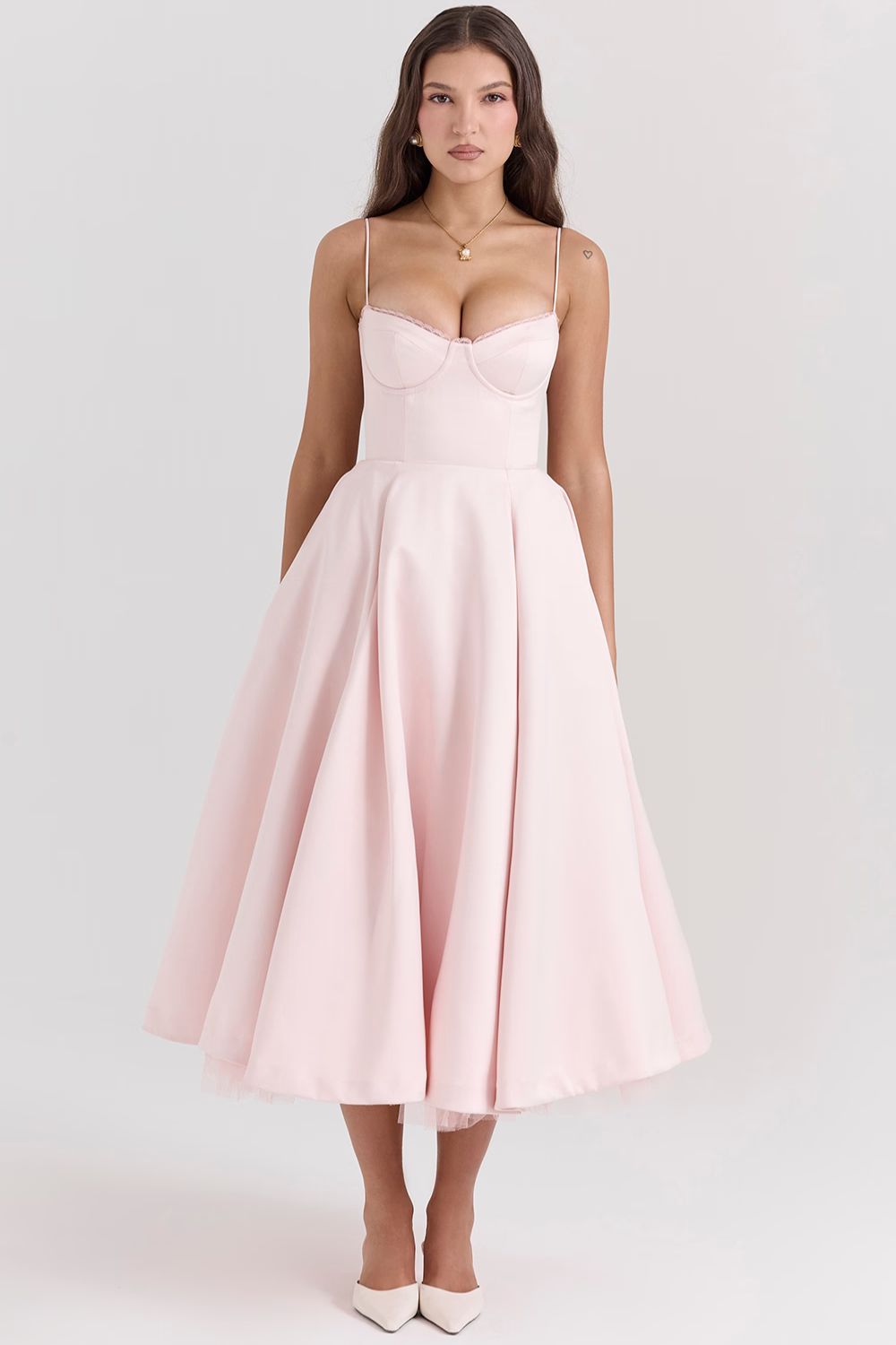 Elegancka sukienka maxi z tiulową spódnicą