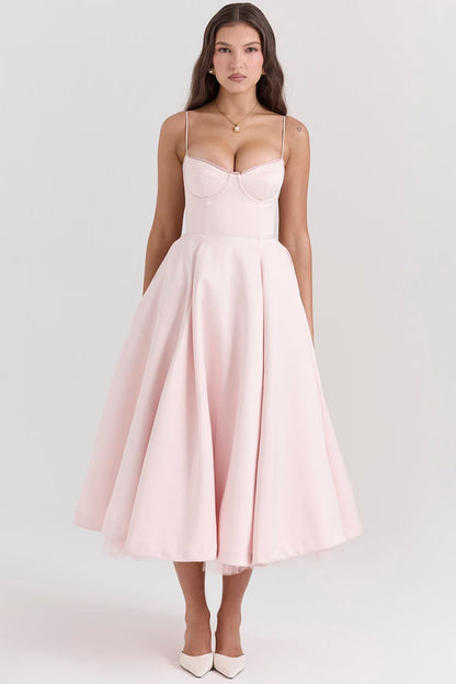 Elegancka sukienka maxi z tiulową spódnicą