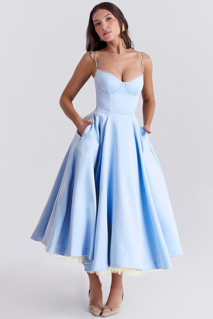 Elegancka sukienka maxi z tiulową spódnicą