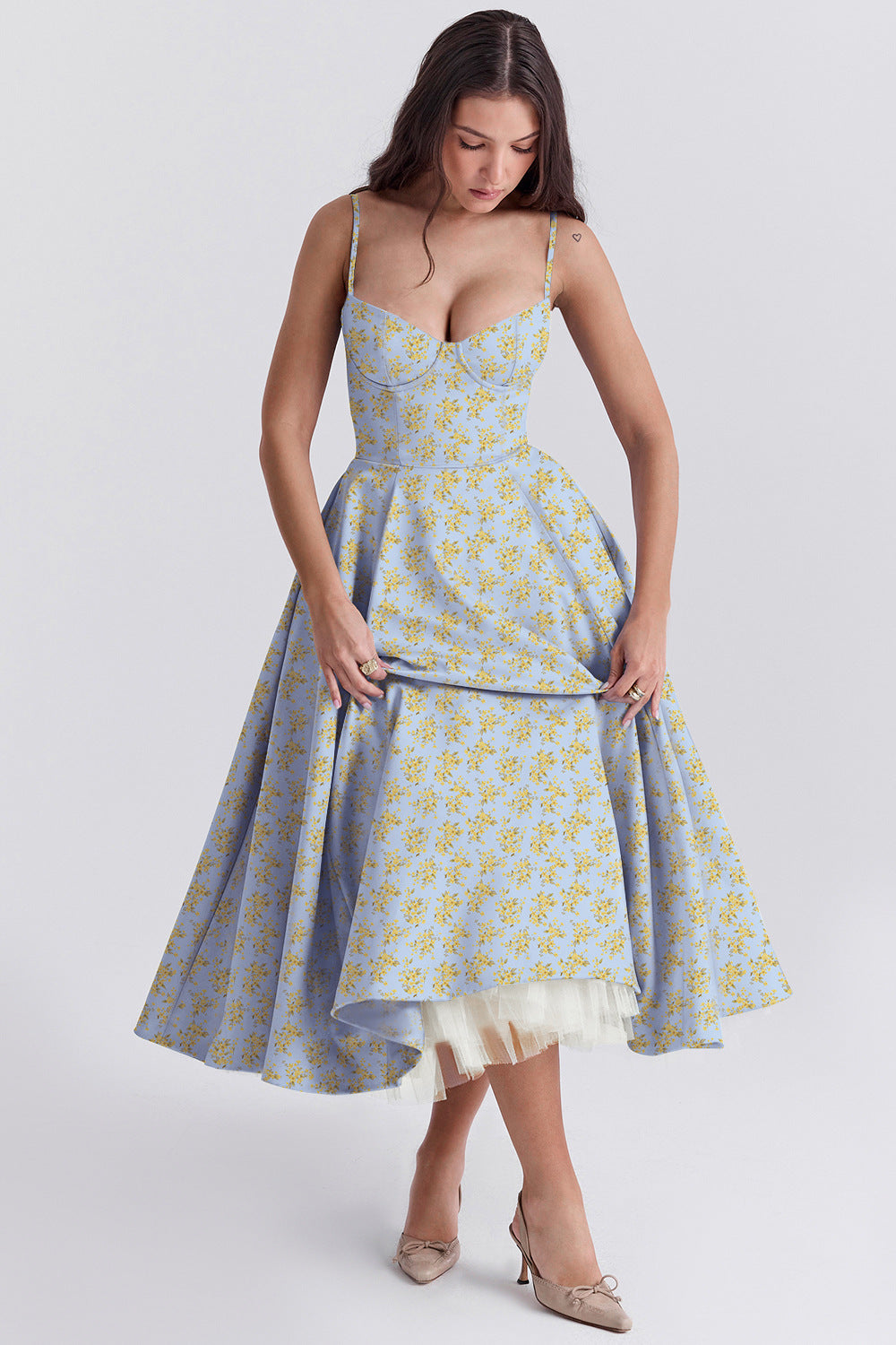 Elegancka sukienka maxi z tiulową spódnicą