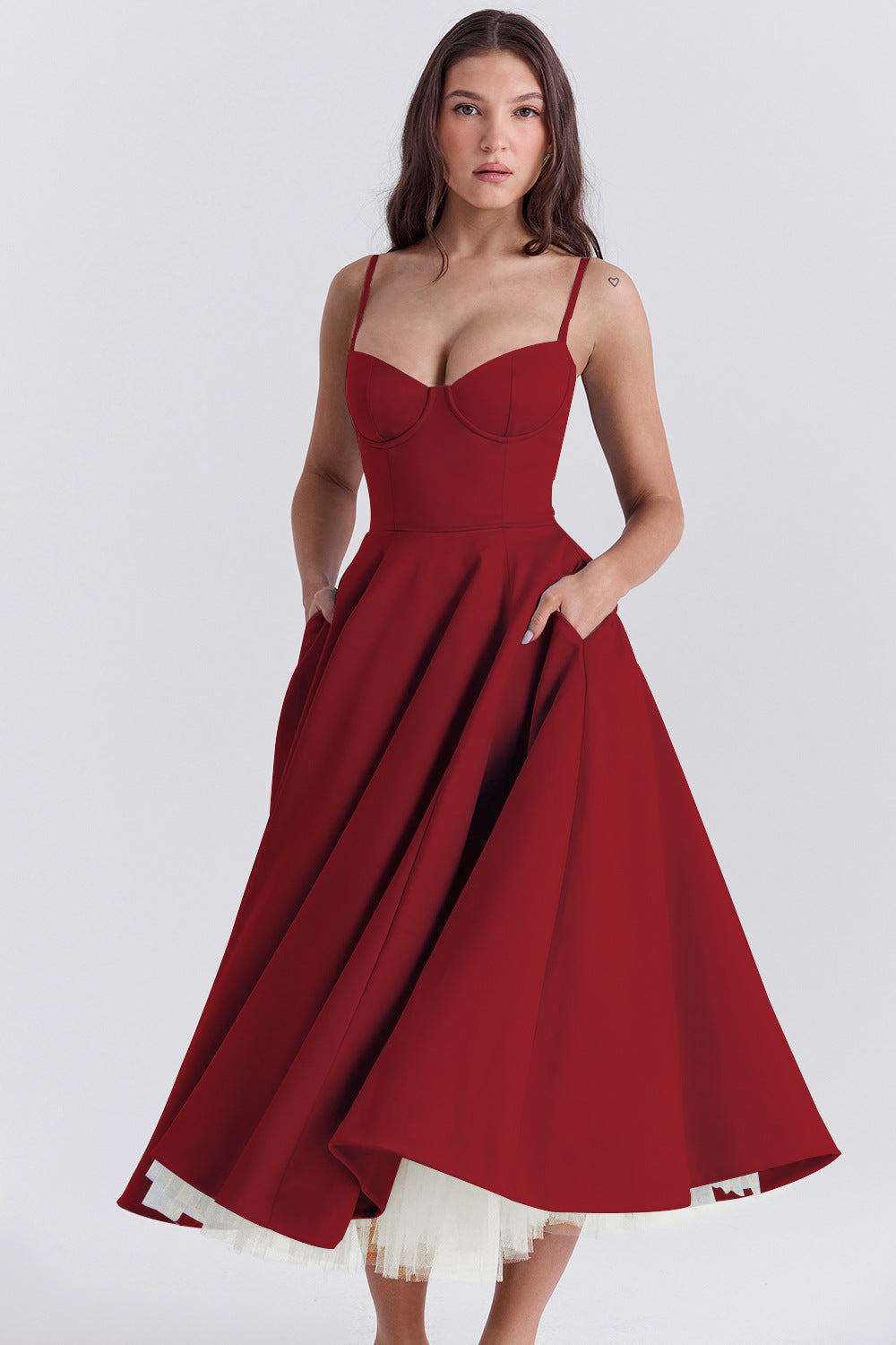 Elegancka sukienka maxi z tiulową spódnicą