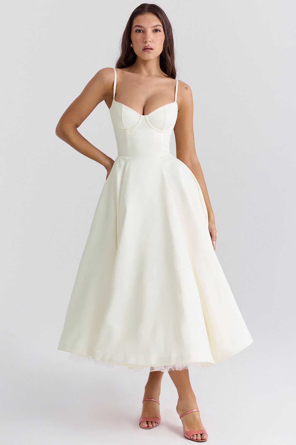 Elegancka sukienka maxi z tiulową spódnicą