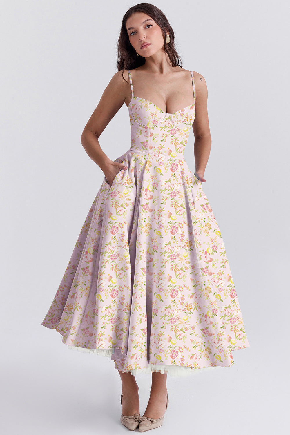 Elegancka sukienka maxi z tiulową spódnicą